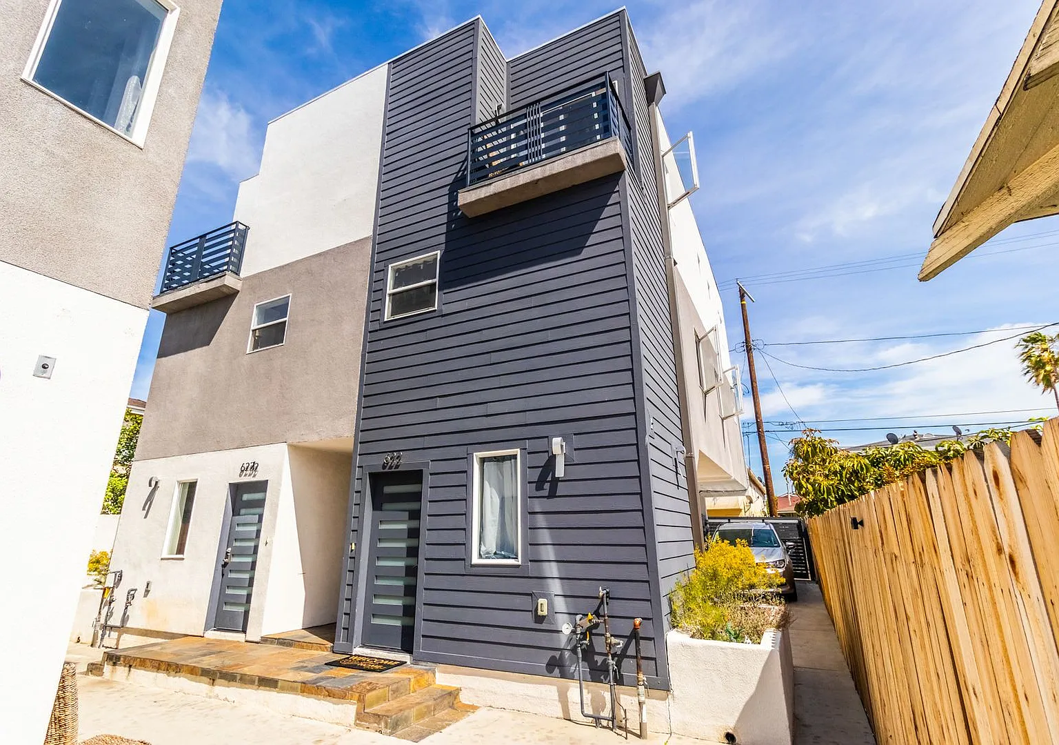 620 N Serrano Ave — Photo 2