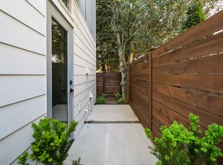 828 NW 52nd St #B, Seattle, WA 98117