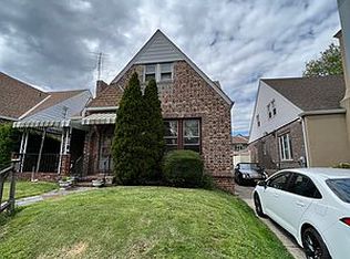166-55 25th Ave #2, Whitestone, NY 11357