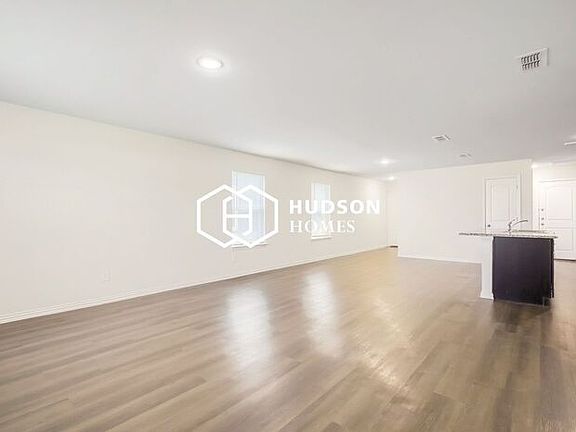 3rd image of 811 S Sutton St