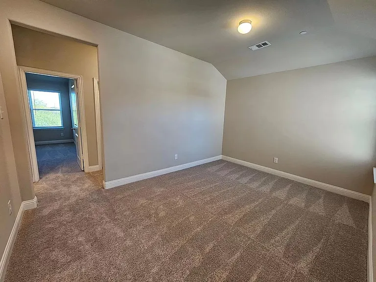 549 Hutchinson Ln — Photo 19