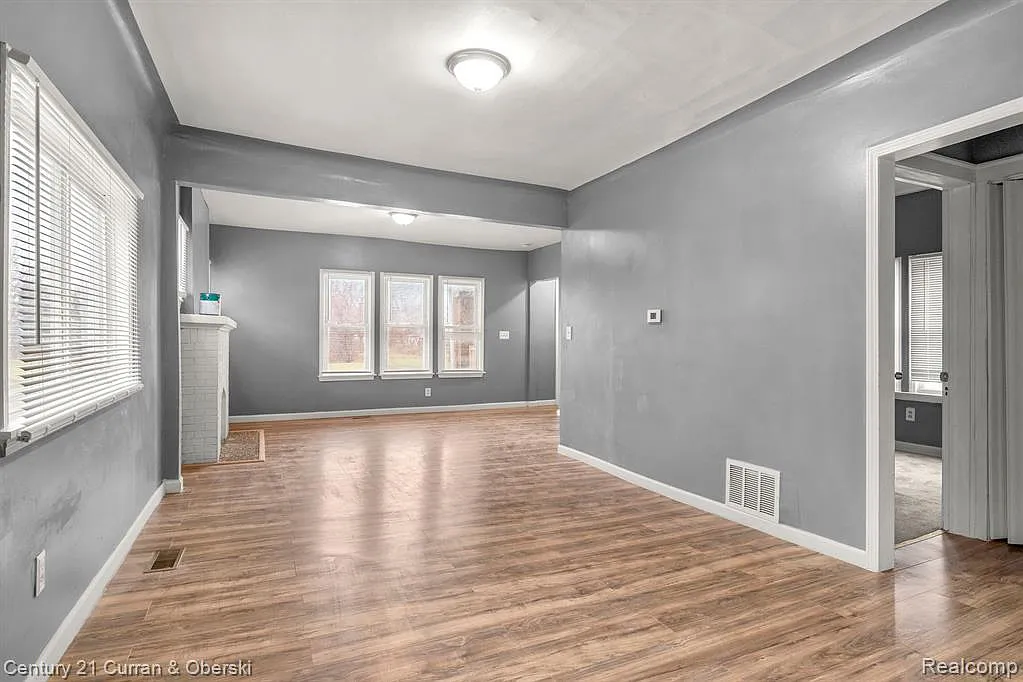 4 bed, 1200 sqft, $1,500 — Photo 3