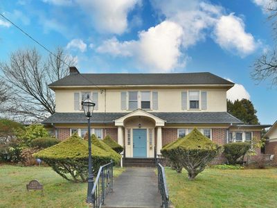 220 Pomander Road, Mineola, NY, 11501