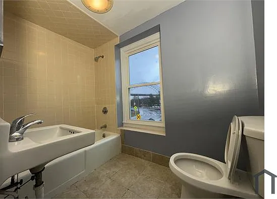 3 bed, 1000 sqft, $2,075 — Photo 4
