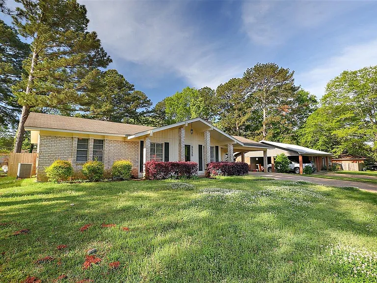 2525 Gina Dr — Photo 2