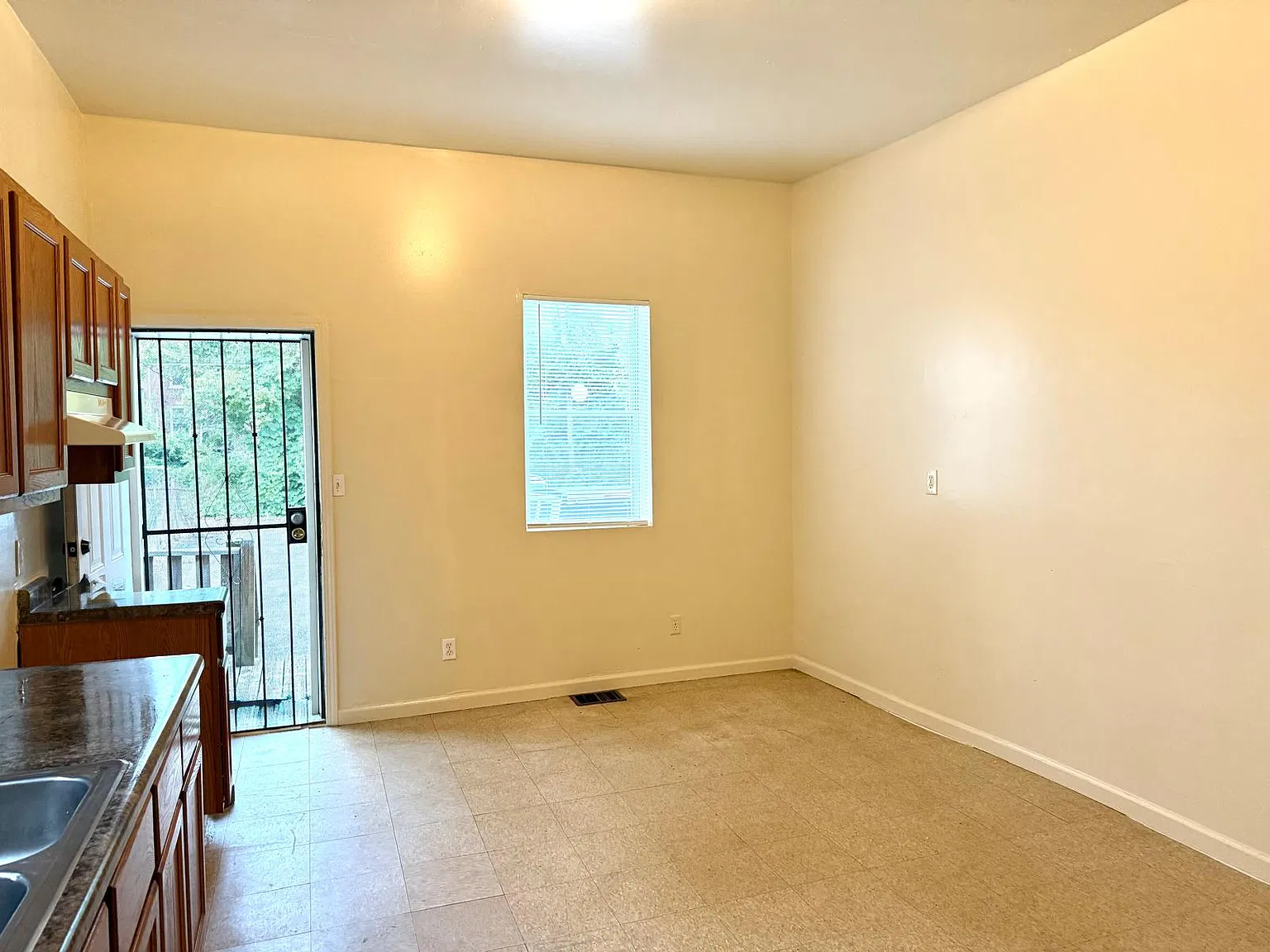 5129 Page Blvd — Photo 3
