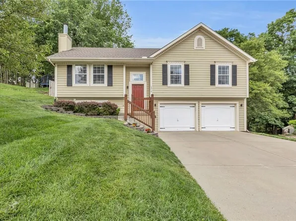 1310 NW 74th Pl, Kansas City, MO 64118