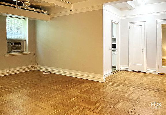 4th image of 161 E 88th St #L1