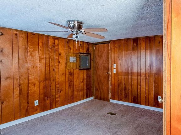 5th image of 106 Daniels Dell Ln