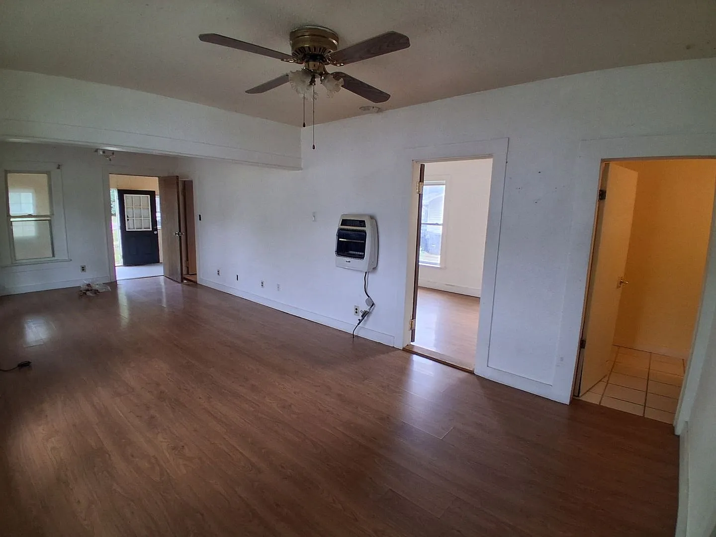 2 bed 2 bath home in St. James, MO 65559. Available now for $900 per month with a $900 security d... — Photo 4