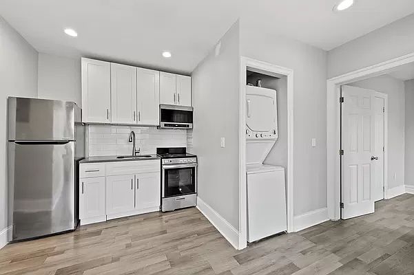 1st image of 1609 2nd Ave #3A