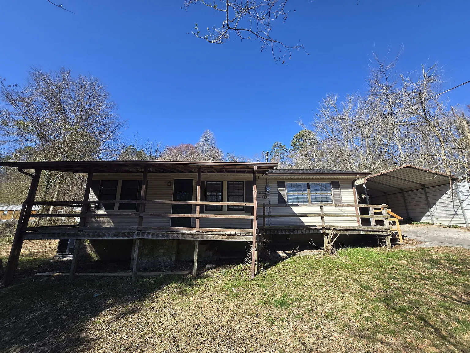 3 bed, 1.0 bath, 1100 sqft, $1,295 — Photo 1