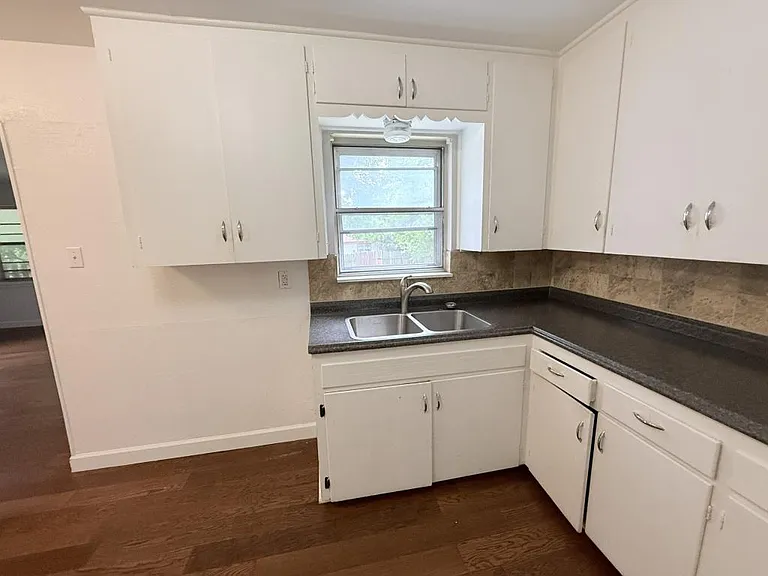 1005 S 11th St — Photo 14