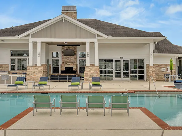 Retreat at Fremaux Town Center Apartments