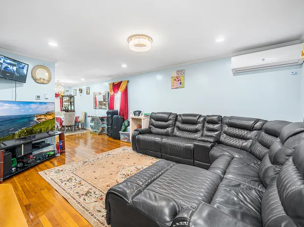 120-38 Inwood Street image 4 of 28