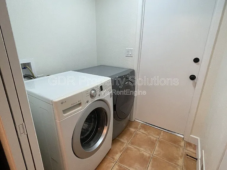 520 Ortiz Dr NE — Photo 33