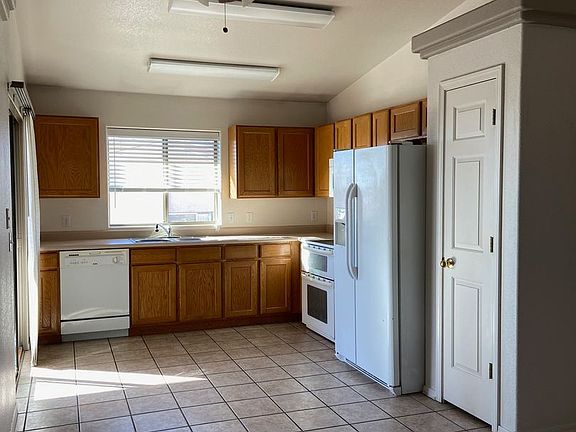4th image of 2838 Kiowa Blvd N