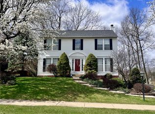 113 Elmhurst Dr, Coraopolis, PA 15108