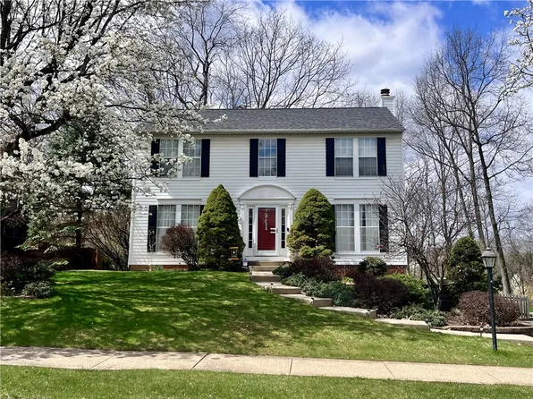 113 Elmhurst Dr, Coraopolis, PA 15108