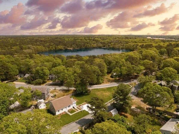 8 Flax Street, Dennis, MA 02638
