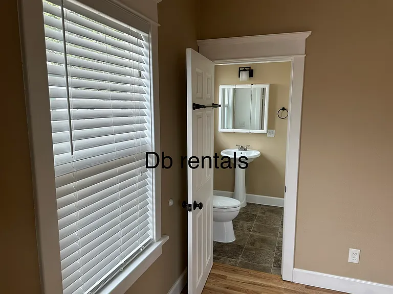501 SW Court Ave — Photo 5