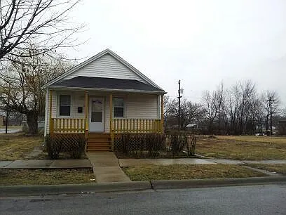 1532 Shields Ave photo 1