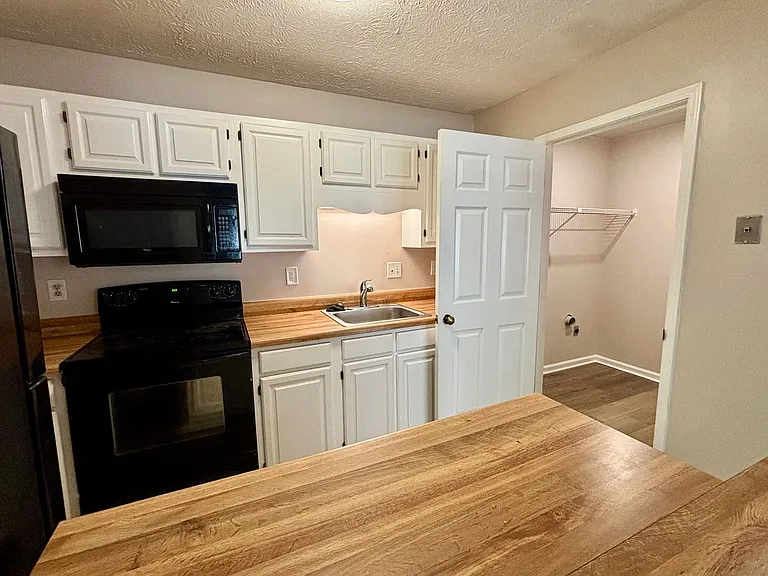 3841 Woodridge Way — Photo 8