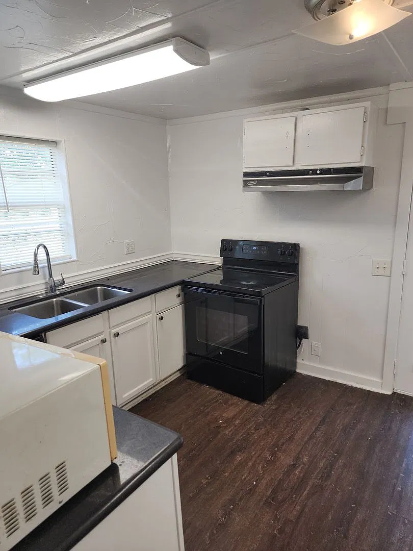 Affordable 3-bedroom, 2-bathroom — Photo 2
