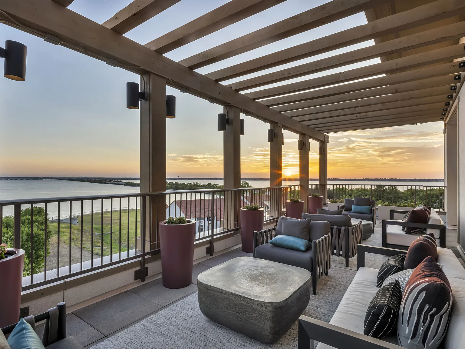 Ablon At Harbor Village — Photo 1