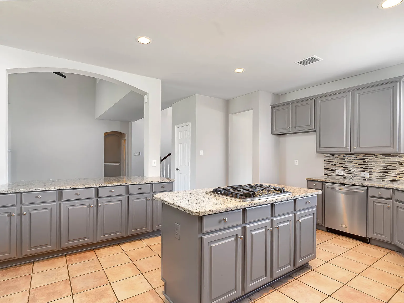 4 bed, 3745 sqft, $3,695 — Photo 4