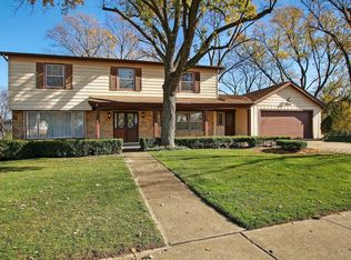 1155 Cayuga Dr, Northbrook, IL