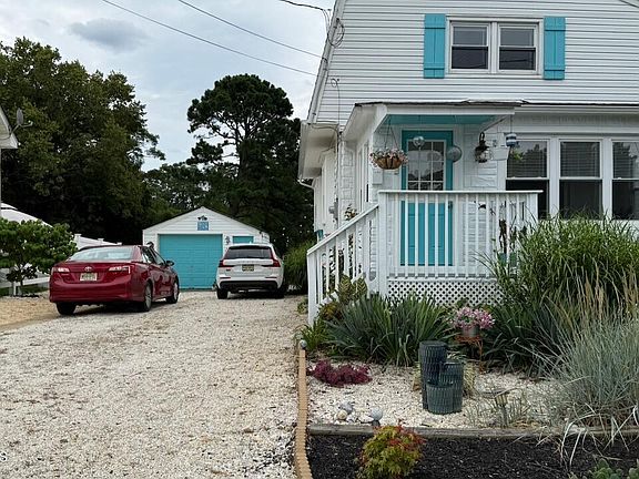 2nd image of 102 Victoria Place