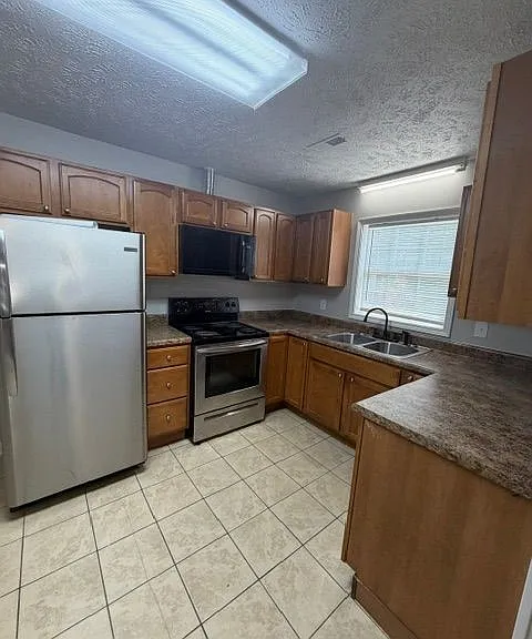 536 Linwood Ave — Photo 3