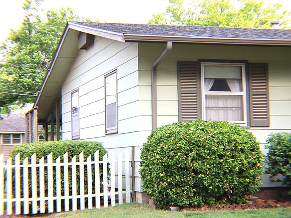 3rd image of 2502 Simmons St
