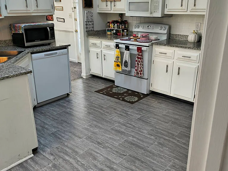 215 Strawberry Ct — Photo 4