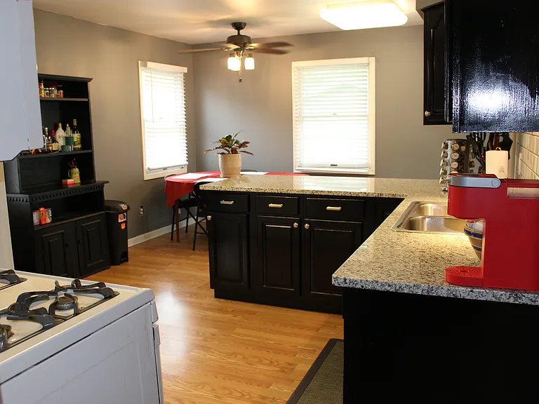 3011 Ferris Ave — Photo 2