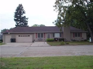 430 28th Ave SW, Cedar Rapids, IA 52404