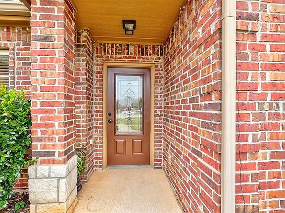 4th image of 1417 Luke Ln
