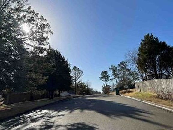 Exterior Neighborhood (street photo)