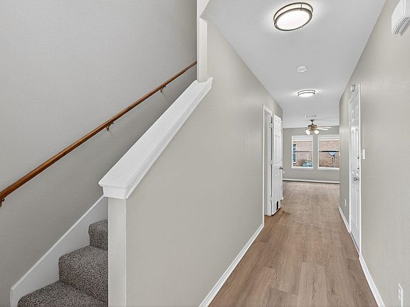 4th image of 1502 N Claremont Circle