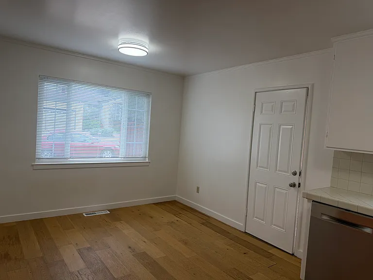 W 39th Ave — Photo 5