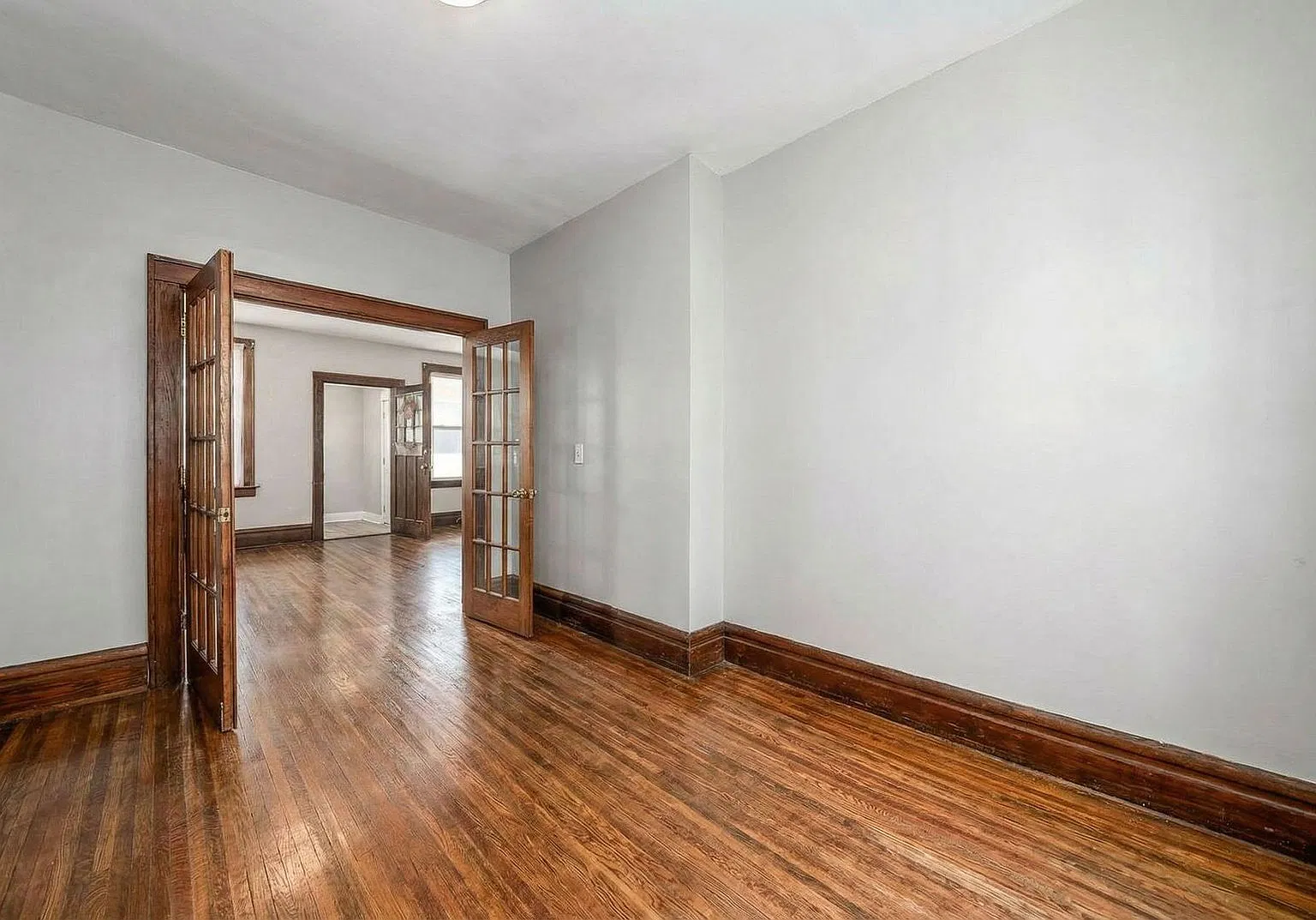 3 bed, 1.0 bath, $1,399 — Photo 2