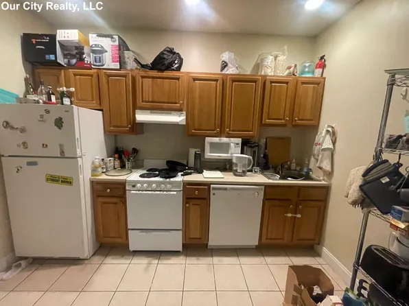 466 Green St APT 5, Cambridge, MA 02139