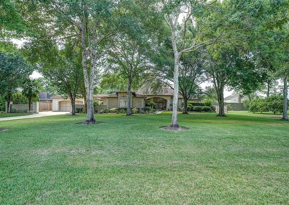 1st image of 904 Pine Hollow Dr