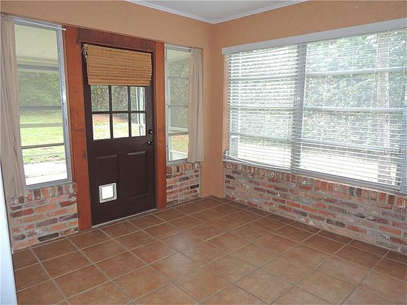 4th image of 2255 Parkview Ave