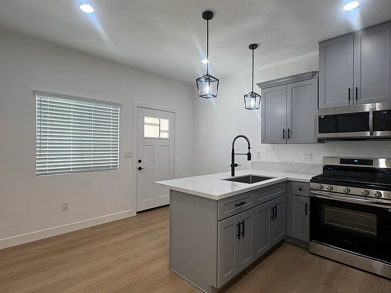 215 W Nevada St #C — Photo 6