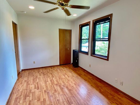 3rd image of 207 Maple St APT 3