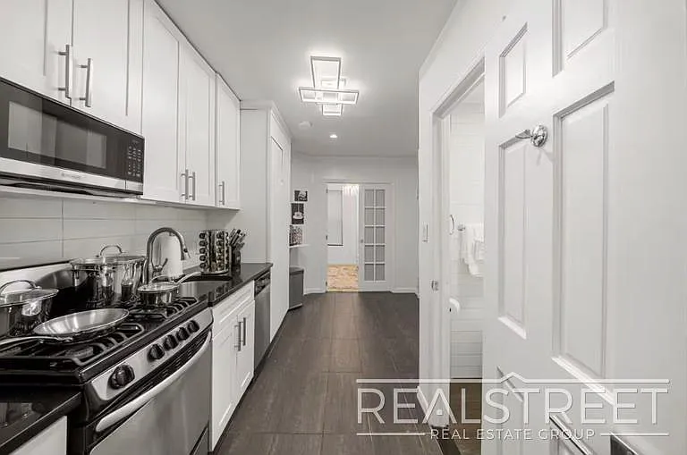 109 Madison St #1 — Photo 4