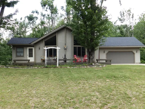 7710 Grayhawk Ct, Gaylord, MI 49735