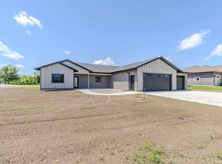 2801 Bonnie Ln, Milford, IA 51351